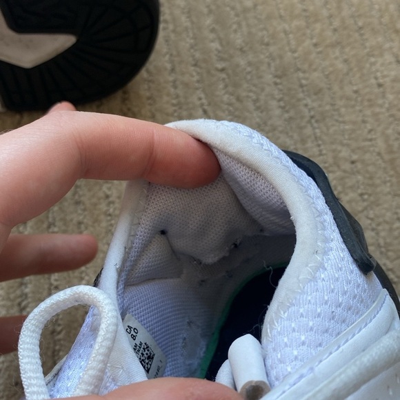 PUMA Sneakers, White, size 8 - Picture 9 of 16